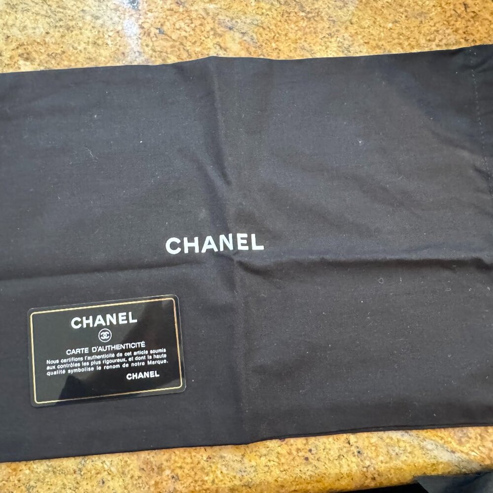 Chanel Lambskin Quilted CC In Love Heart Clutch With White Chain - Picture 5 of 16